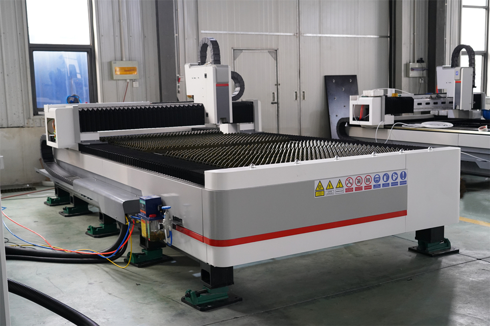 Tagliatrice del laser della fibra di CNC dell'acciaio inossidabile 3015 4kw 1kw 2kw 3kw