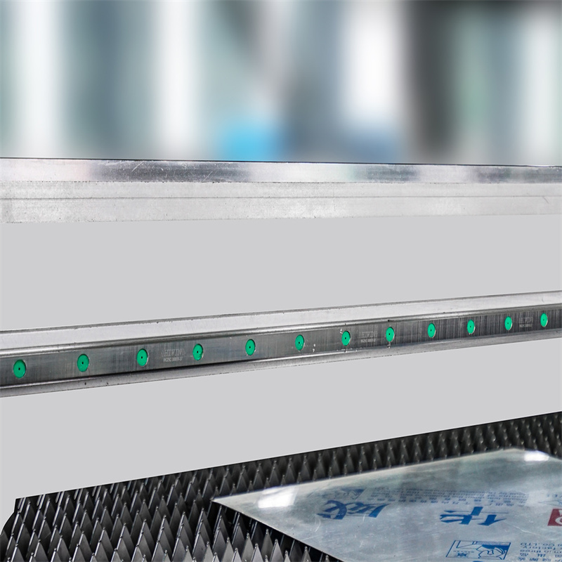 Cina Macchina da taglio laser in lamiera di prezzo 4000W Tagliatrice laser in fibra di ferro