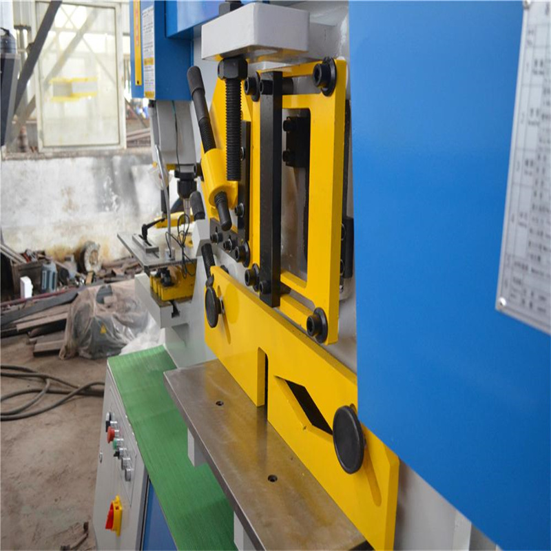 Punzonatrice idraulica CNC per piegatura di lastre di alta qualità