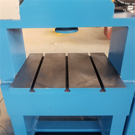 Pressa idraulica a 4 colonne per la formatura e lo stampaggio di metalli Pressa idraulica